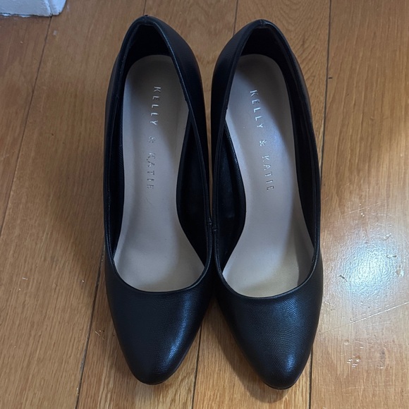 Kelly & Katie / KK Tiana Black Pump Heels - Picture 4 of 8